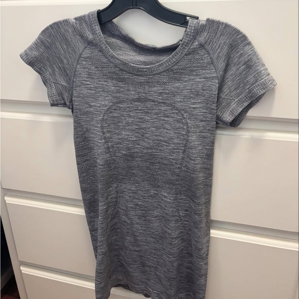 lululemon athletica Gray Short Sleeve Tee